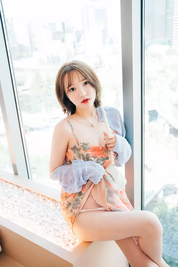 [LOOZY] Yeeun - Lover In Hotel [137P/2.03G]