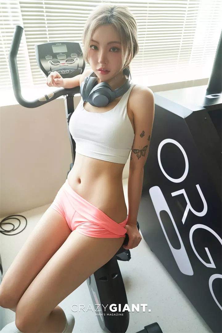 [CRAZY GIANT] Yeo Eun - Leggings Girl In The Gym [100P/743M]